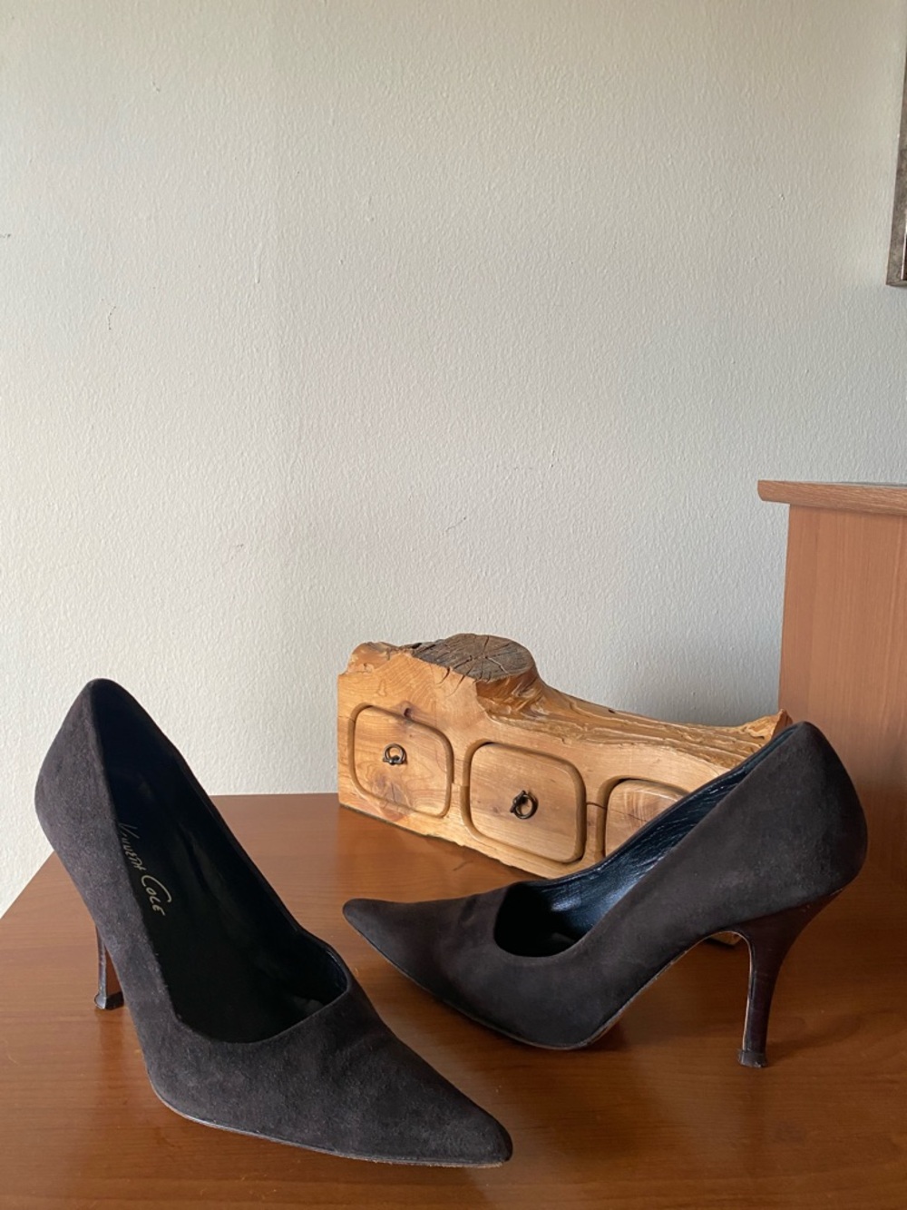 Kenneth Cole NY Chocolate Brown Suede Pump